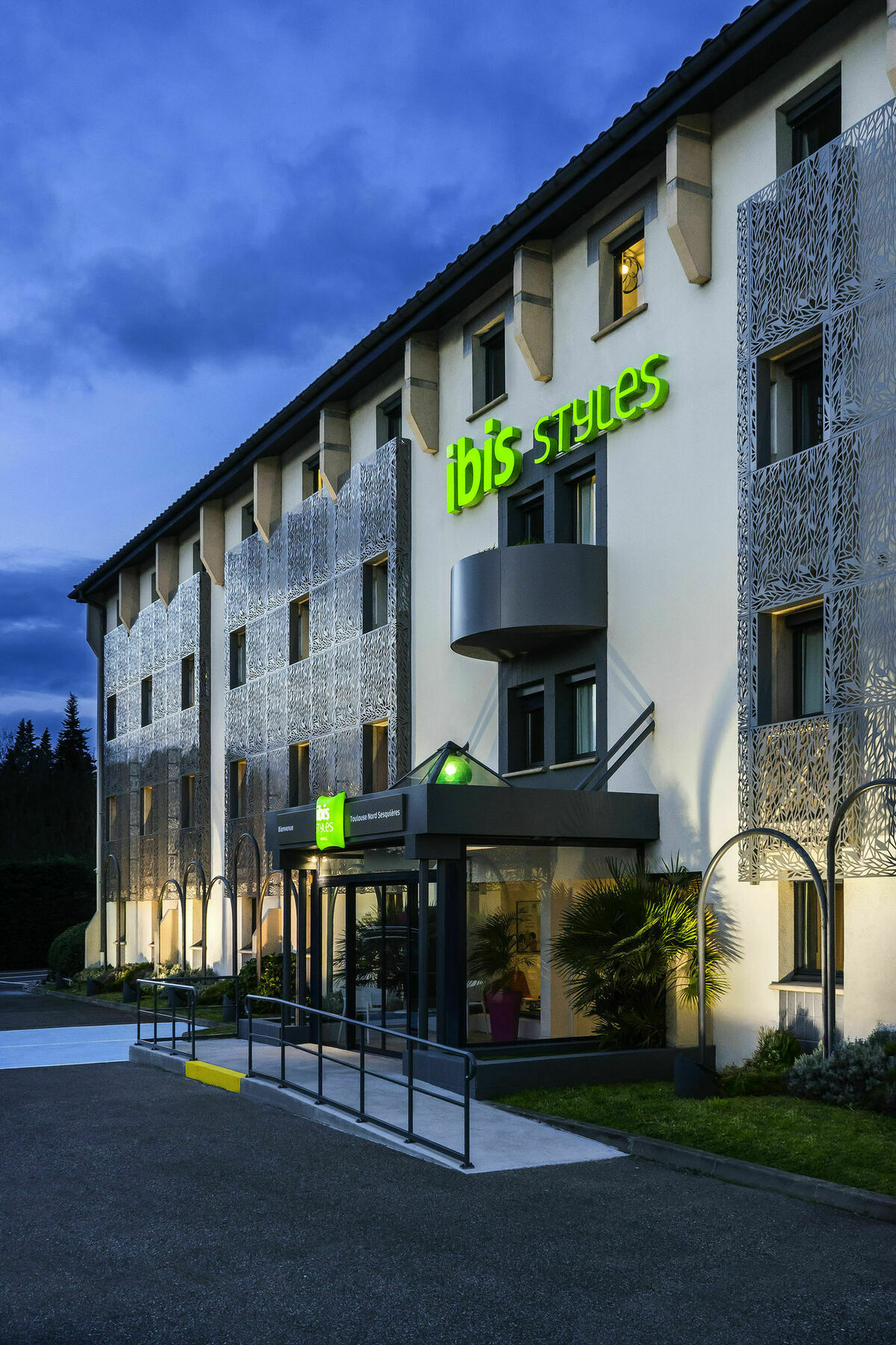 Ibis Styles Toulouse Nord Sesquieres Hotel Exterior photo
